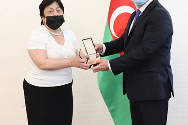 Медицинским работникам, награждённым согласно соответствующим указам Президента Ильхама Алиева, вручены награды - 5